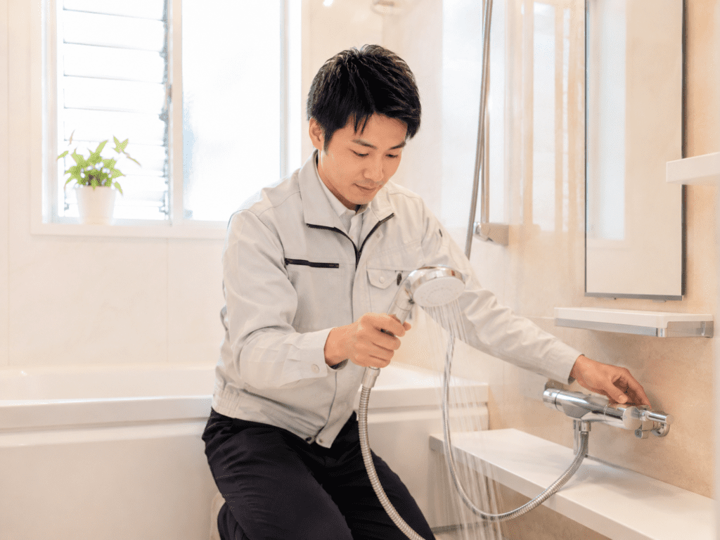 通水を行っている空き家管理サービスの様子